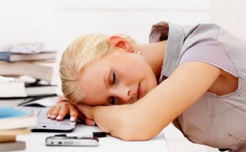 女性白领改善失眠方法：睡姿